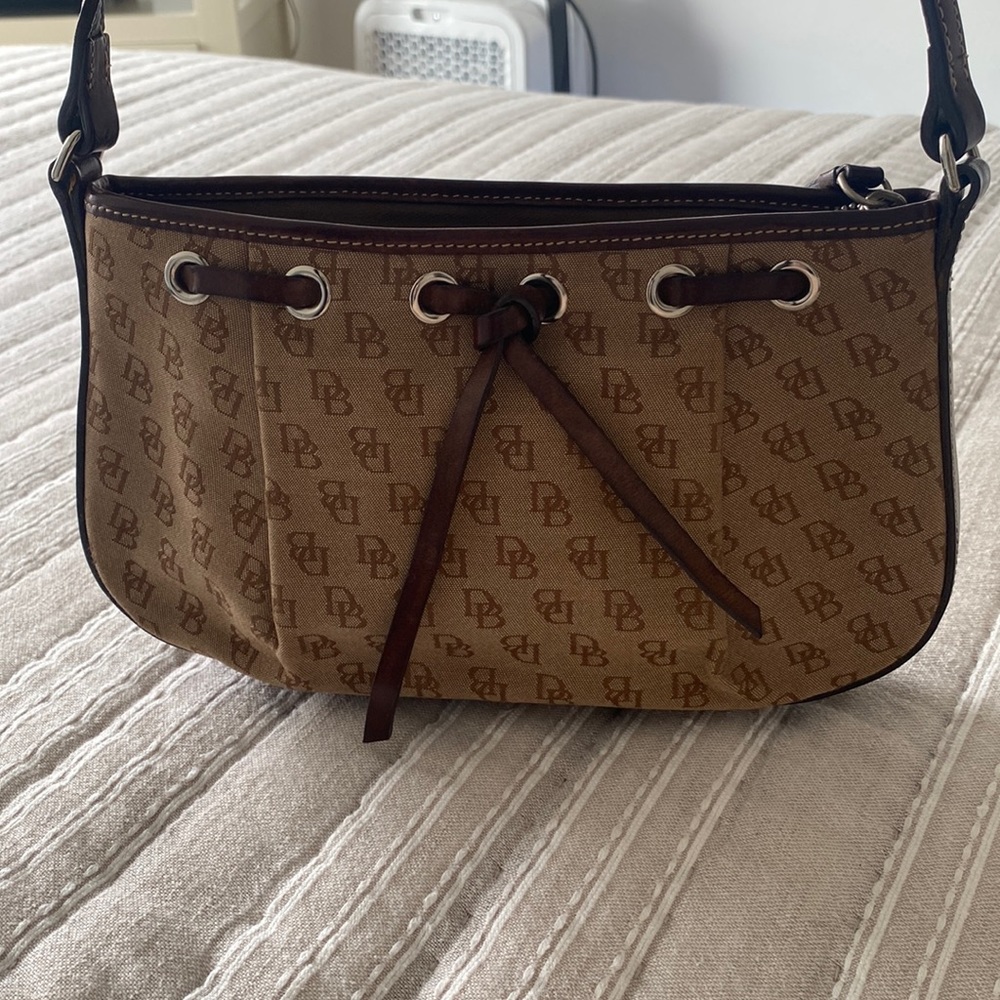 Gorgeous tan DOONEY & BOURKE shoulder bag- great shape